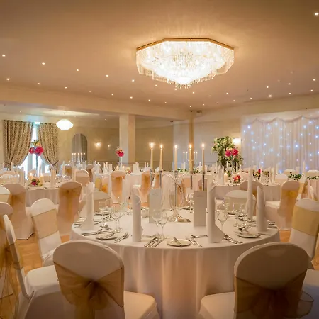 Springhill Court & Leisure Club מלון