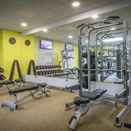 Springhill Court & Leisure Club 3*
