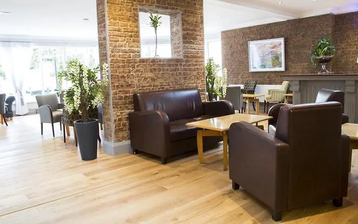 Springhill Court & Leisure Club Hotel 3*